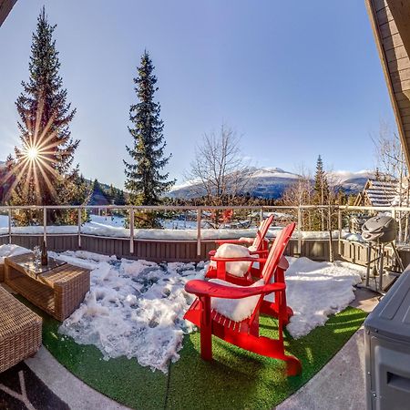 THE LOOKOUT PENTHOUSE // a luxe suite in Whistler Extérieur photo