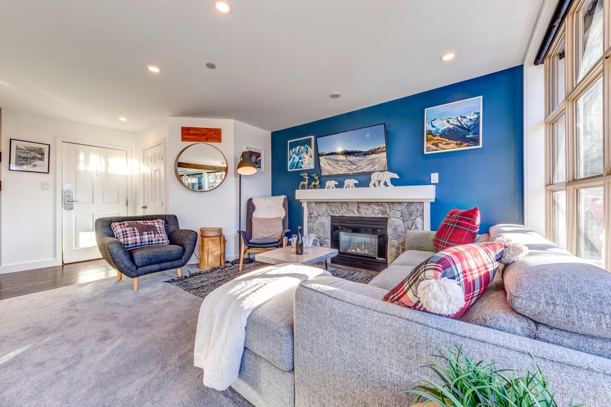 THE LOOKOUT PENTHOUSE // a luxe suite in Whistler Extérieur photo