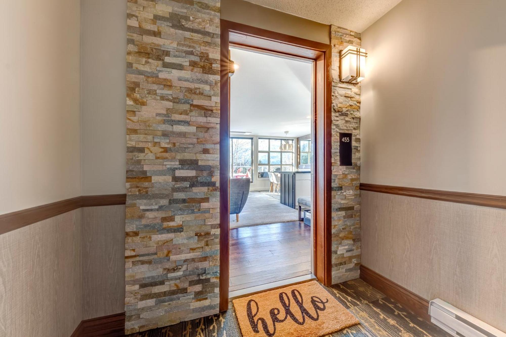 THE LOOKOUT PENTHOUSE // a luxe suite in Whistler Extérieur photo