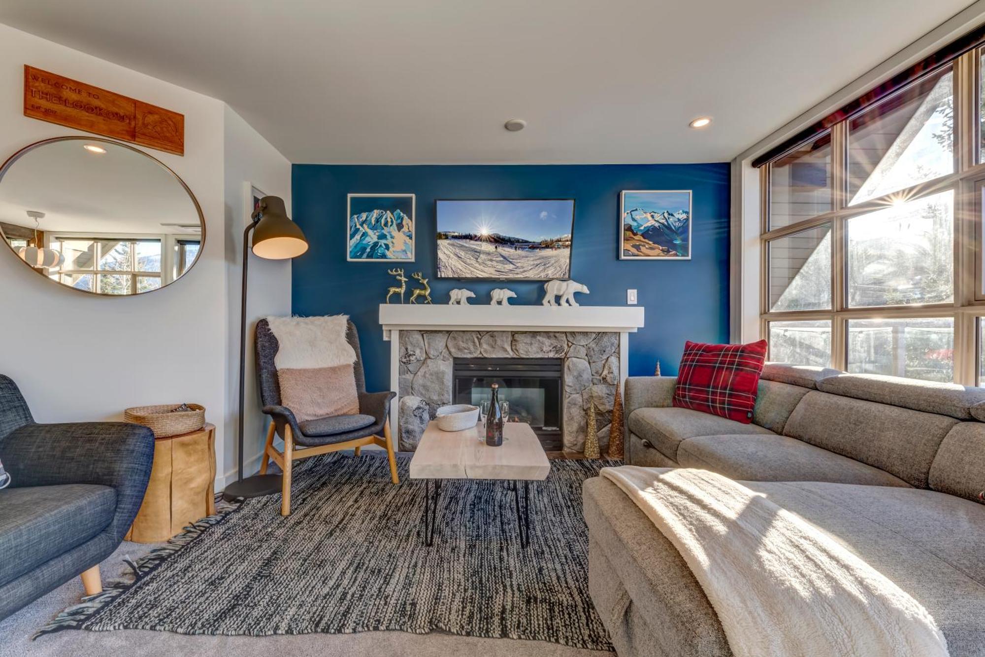 THE LOOKOUT PENTHOUSE // a luxe suite in Whistler Extérieur photo