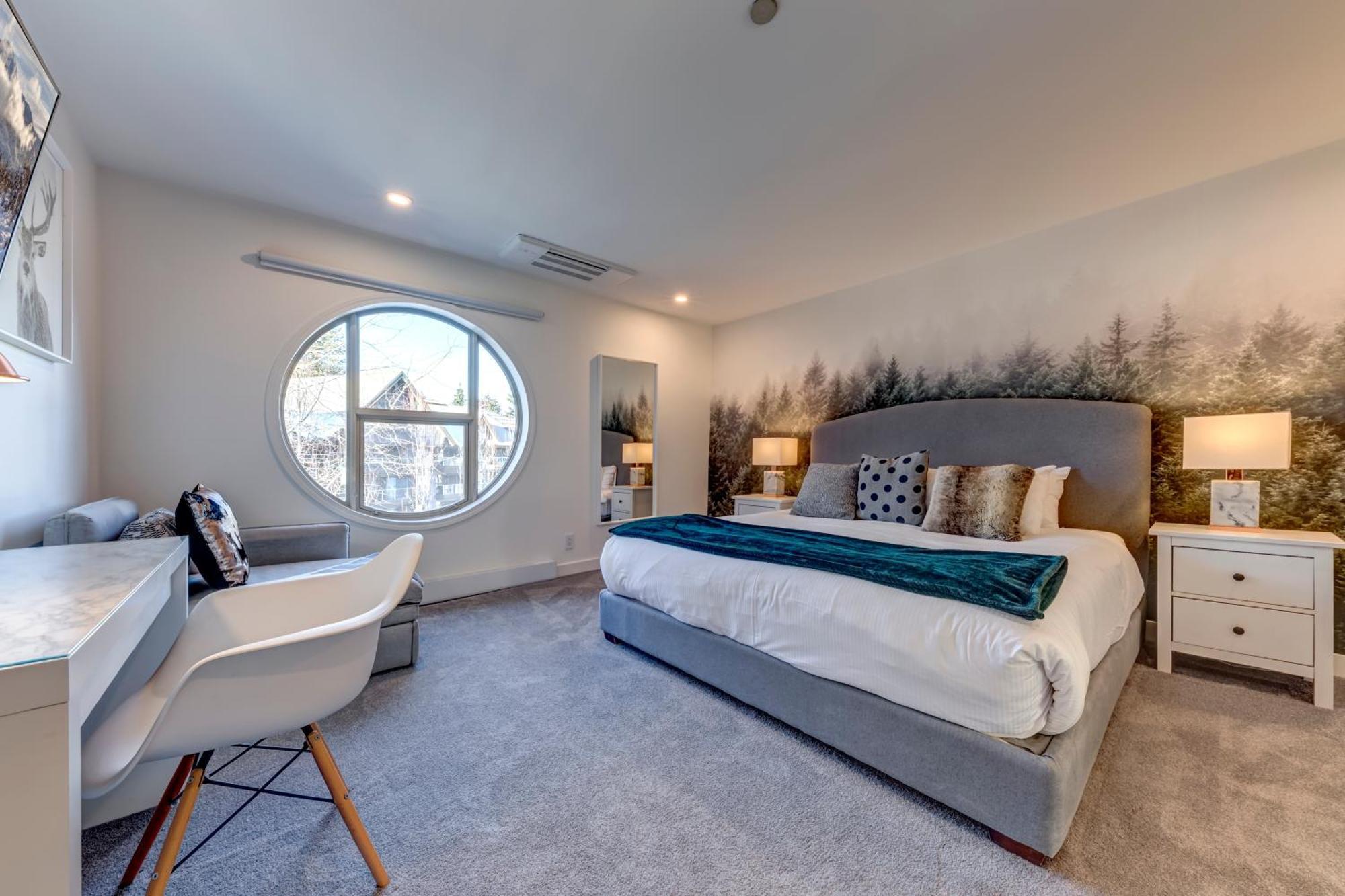 THE LOOKOUT PENTHOUSE // a luxe suite in Whistler Extérieur photo