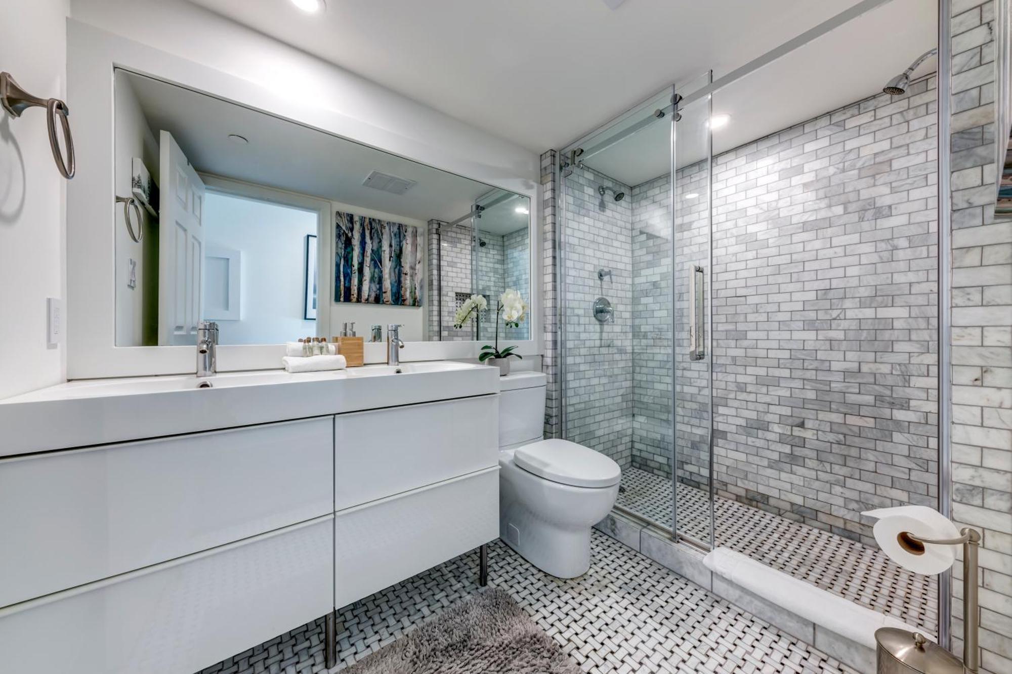 THE LOOKOUT PENTHOUSE // a luxe suite in Whistler Extérieur photo