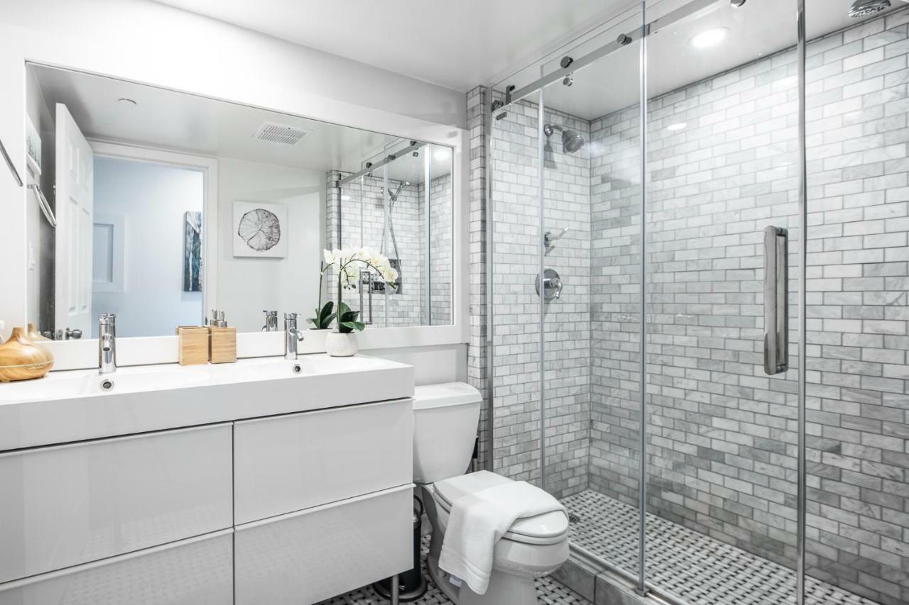 THE LOOKOUT PENTHOUSE // a luxe suite in Whistler Extérieur photo
